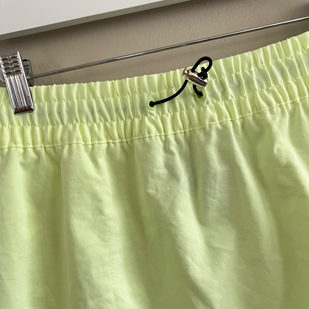 NIKE SPORTSWEAR SWOOSH CARGO WOVEN UTILITY SKIRT - BARELY VOLT - Yellow Green - Picture 8 of 10